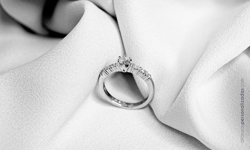 5 curiosidades sobre el anillo de compromiso